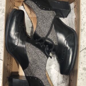 Clarks Black Leather and Gray Herringbone Heels